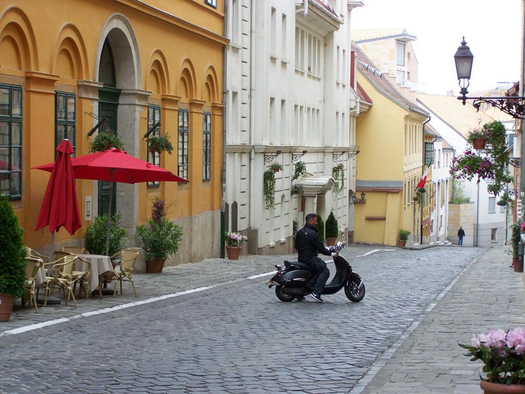 Апартаменти Cozy At The Castle Будапешт